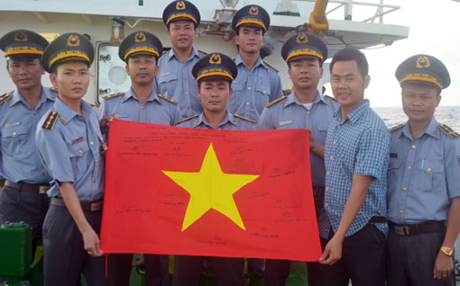 Món quà ý nghĩa từ Hoàng Sa gửi tặng Báo điện tử Đảng Cộng sản Việt Nam